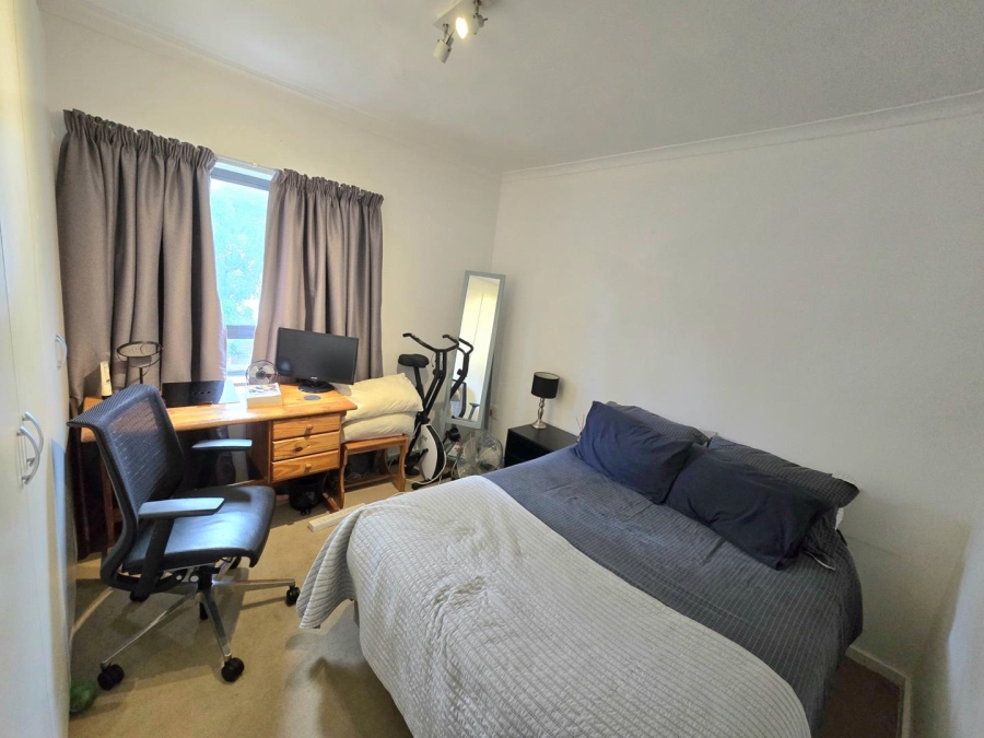 To Let 2 Bedroom Property for Rent in Vredehoek Western Cape